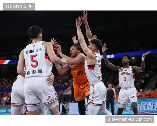 广厦客场力克新疆斩获三连胜 凭借12胜2负战绩重返积分榜首位